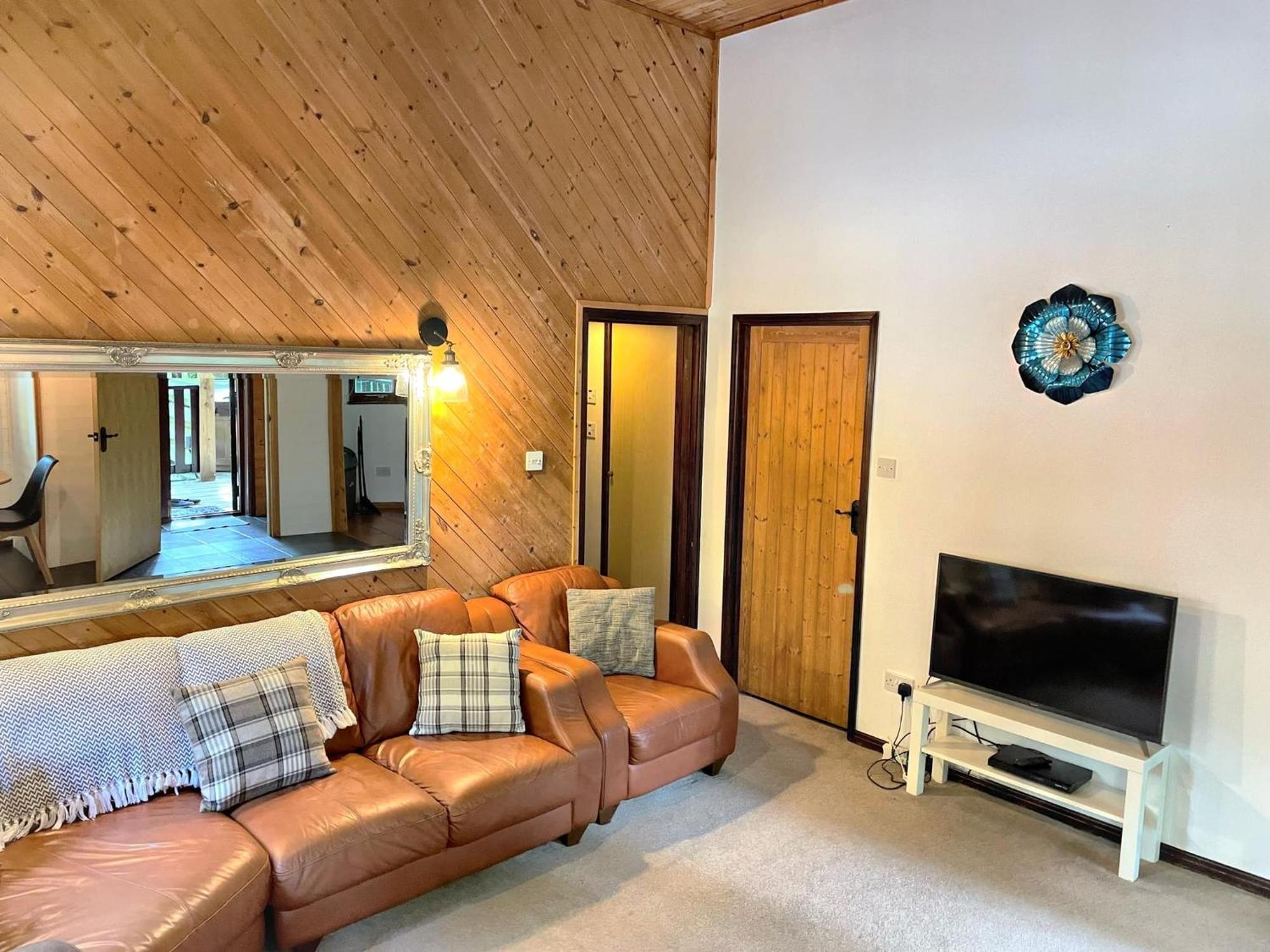 Goldcrest 3-Hot Tub-Woodland Lodges-Carmarthenshire-Tenby Ngoại thất bức ảnh